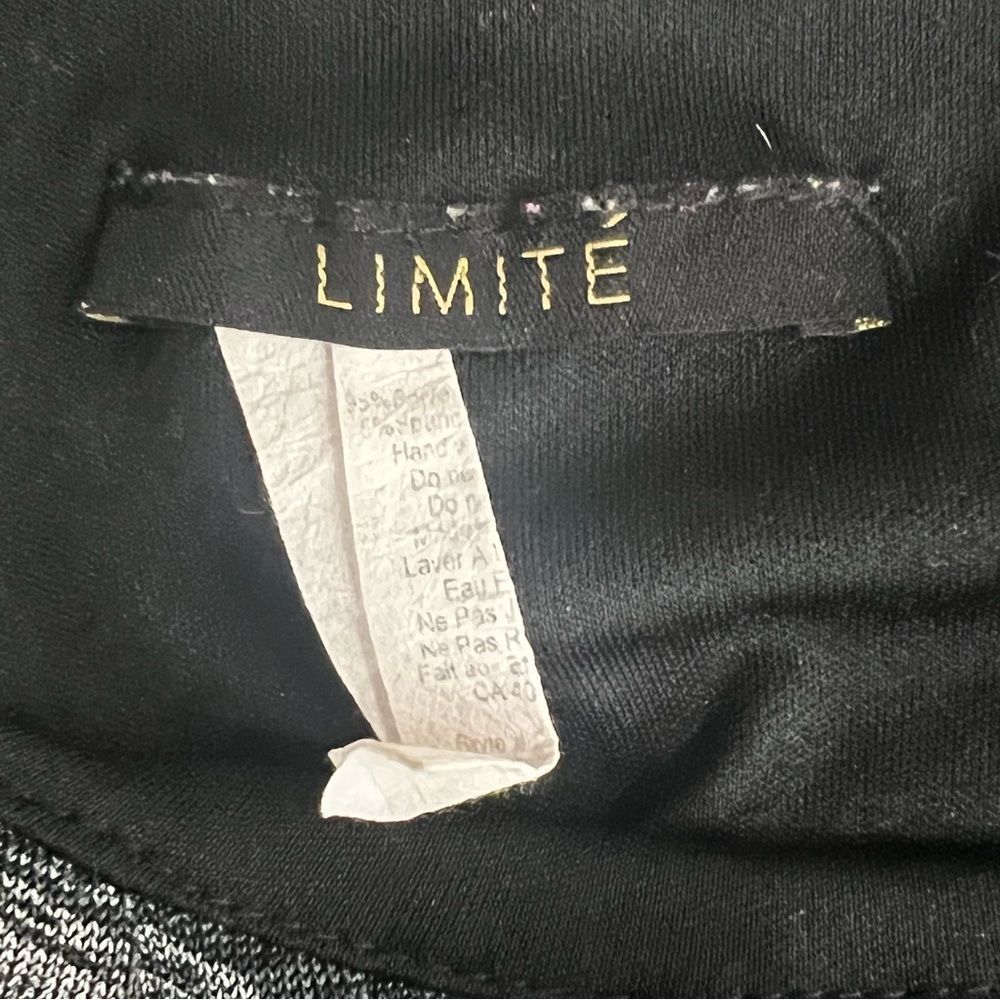 Limité Sleeveless Top - Picture 9 of 9